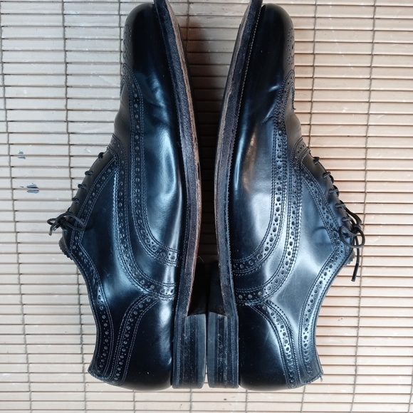 Florsheim men's black leather wingtip Oxford shoe. Sz 9.5 EEE. Great condition. - Picture 7 of 11